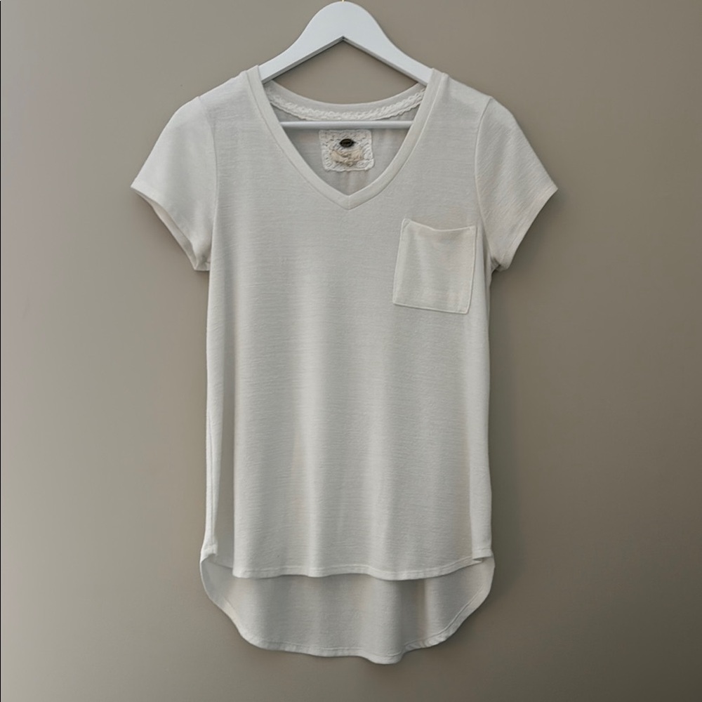 Cupio Cream Short Sleeve V-Neck Tee